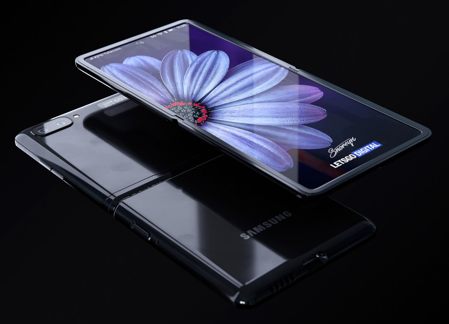 Samsung Clamshell smartphone